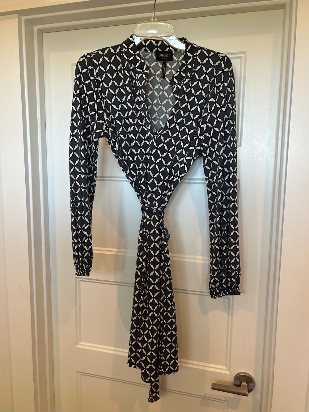 Laundry by Design Black and White Geometric Tie-Front Long Sleeve Dress